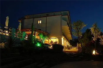 Hotel Pietrenere Rodi Garganico
