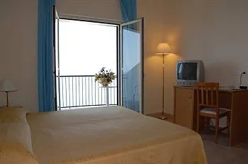 Pietrenere Hotel 3*